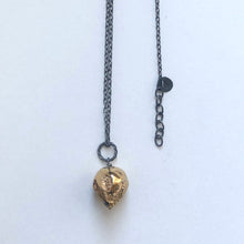 Afbeelding in Gallery-weergave laden, Gouden Stokroos Collier